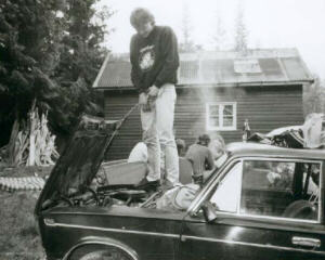 Tore etterfyller frostv�ske p� Ladan. "Este i m�rkjen" 1987