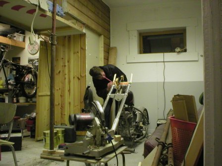 Med t�mmermannsblyanten midt i munn og et godt �yem�l...